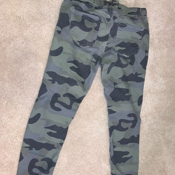 Camo Ripped Jeans Jogger Style - Picture 2 of 4
